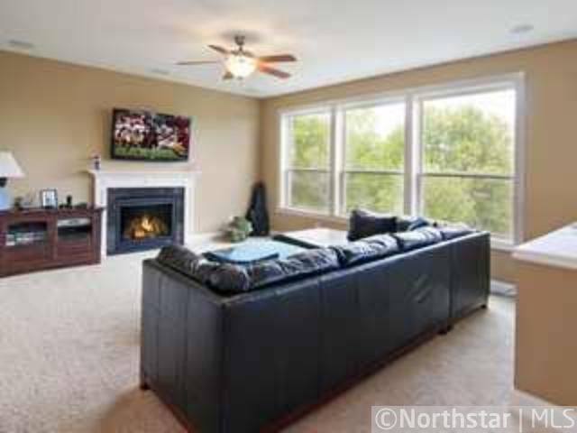 7639 Oak Ridge Trl, Shakopee, MN 55379