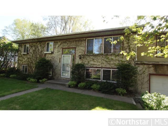 1712 Beaumont St, Maplewood, MN 55117
