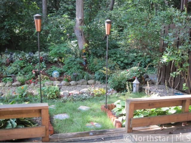 46 River Woods Ln, Burnsville, MN 55337