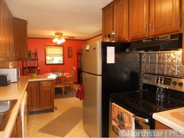 6786 4th St N, Oakdale, MN 55128