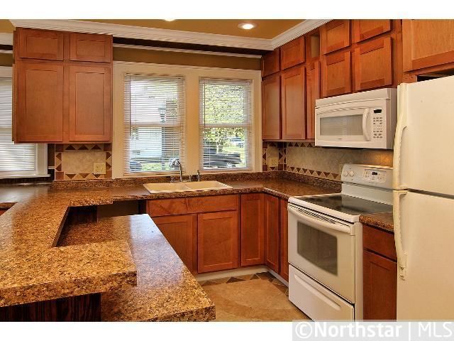 1264 Earl St, Saint Paul, MN 55106