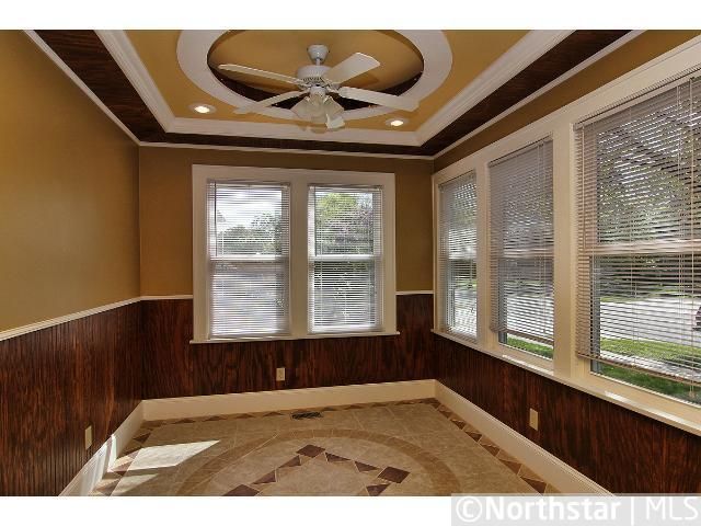 1264 Earl St, Saint Paul, MN 55106