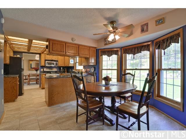170 Bluff Ridge Ct, Chanhassen, MN 55317