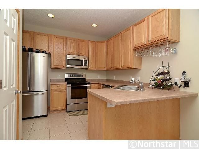 6852 Folkestone Rd, Apple Valley, MN 55124