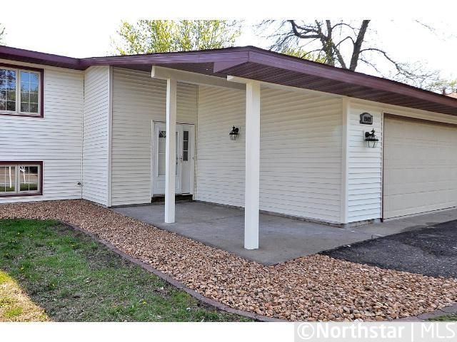 1909 S Meadowwood Ct, Brooklyn Park, MN 55444