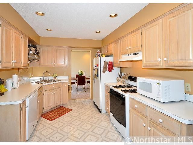 9254 Queens Gardens, Brooklyn Park, MN 55443