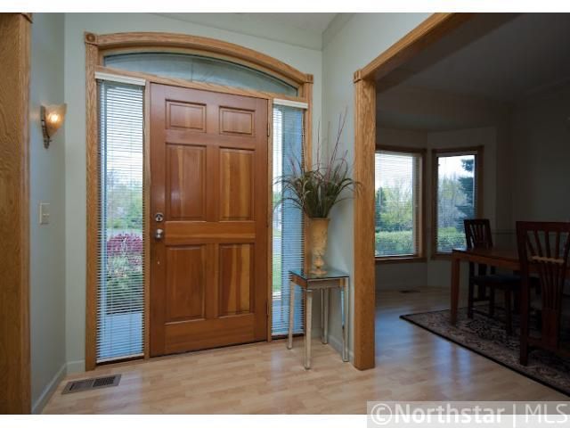 330 Ascot Ct, New Brighton, MN 55112