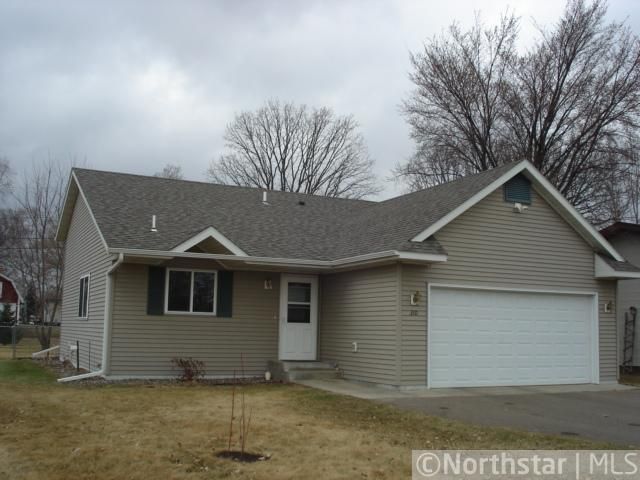 310 10th St SW, Little Falls, MN 56345