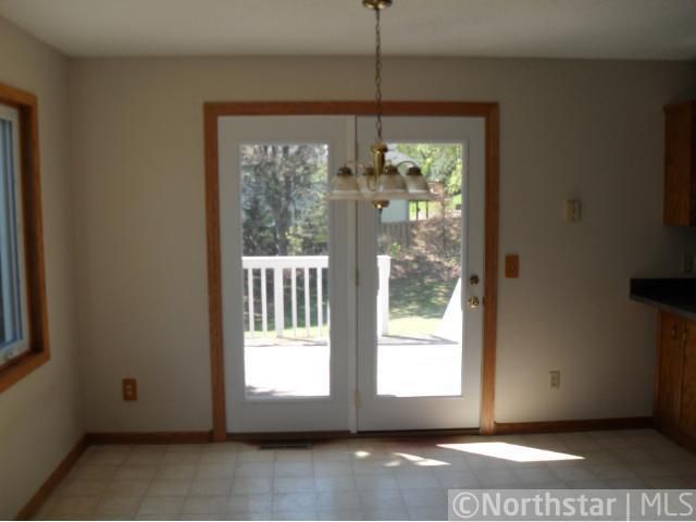 1366 Berry Ridge Rd, Eagan, MN 55123