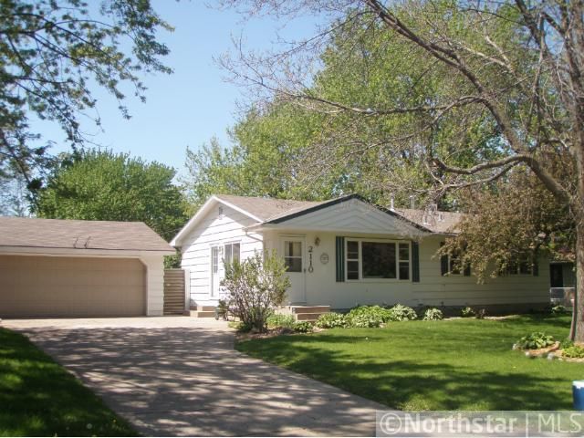 2110 Opal Dr, Eagan, MN 55122