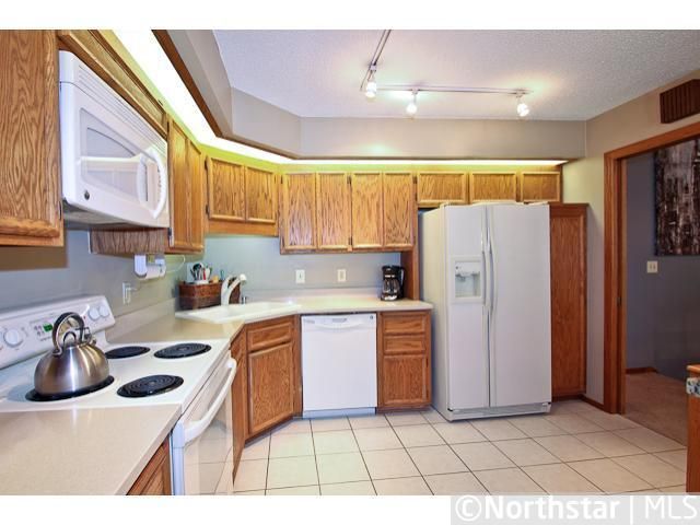 551 Sterling St S, Maplewood, MN 55119