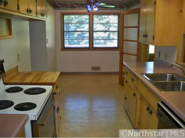 1455 Skillman Ave W, Roseville, MN 55113