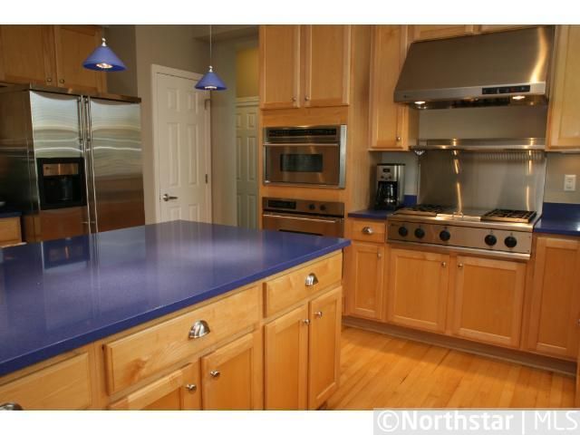 625 Summerfield Dr, Chanhassen, MN 55317