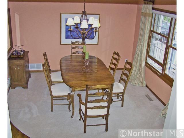 2468 Hillwood Dr E, Maplewood, MN 55119