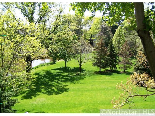 2468 Hillwood Dr E, Maplewood, MN 55119