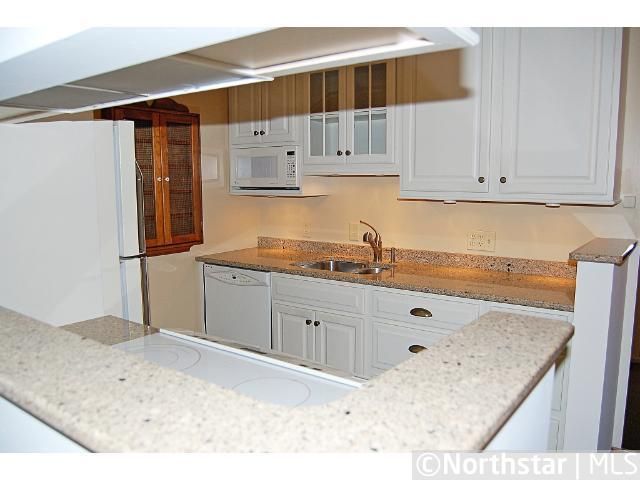 1713 Fulham St, Lauderdale, MN 55113