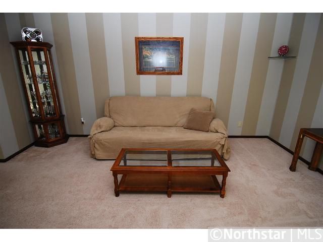 15670 Heywood Ct, Apple Valley, MN 55124