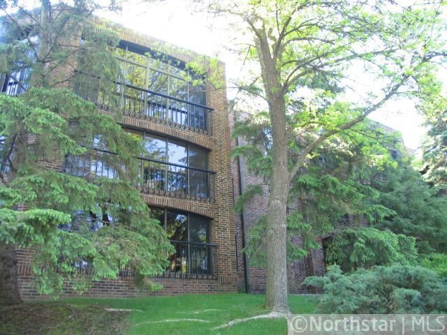 5501 Dewey Hill Rd #127, Edina, MN 55439