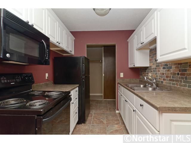 2011 E 122nd St #D17, Burnsville, MN 55337
