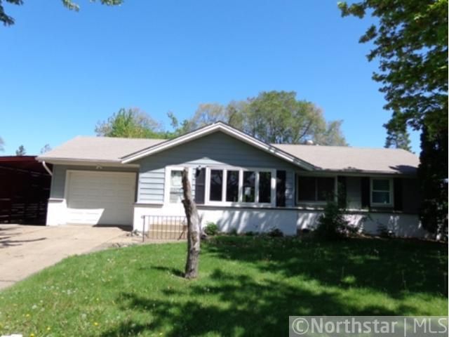 517 Manor Dr NE, Fridley, MN 55432