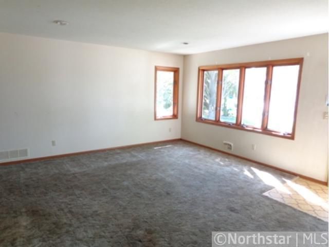 517 Manor Dr NE, Fridley, MN 55432