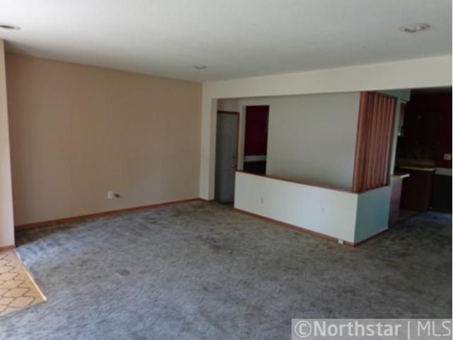 517 Manor Dr NE, Fridley, MN 55432