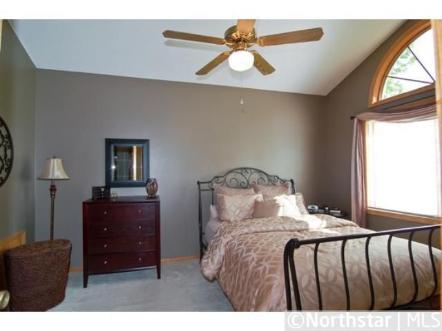 519 Lovell Ave, Roseville, MN 55113