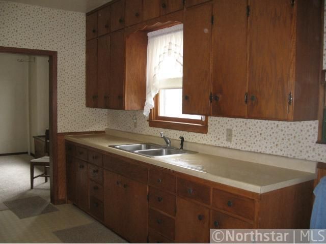 215 2nd St NE, Freeport, MN 56331