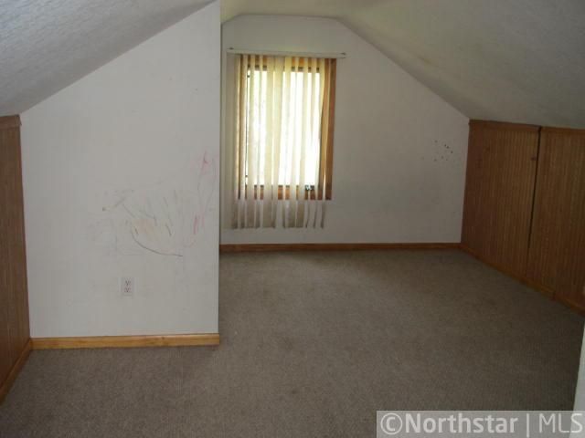 526 11th St SW, Faribault, MN 55021