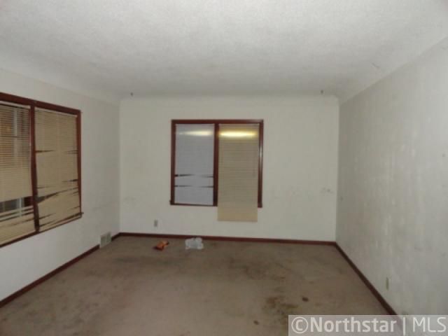 892 Edgerton St, Saint Paul, MN 55101