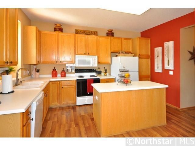 8235 Waldorf Ct, Eden Prairie, MN 55347