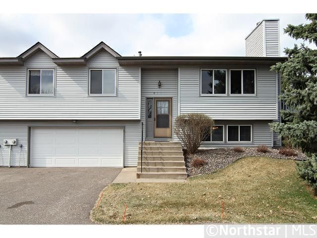 911 Sherwood Rd, Shoreview, MN 55126