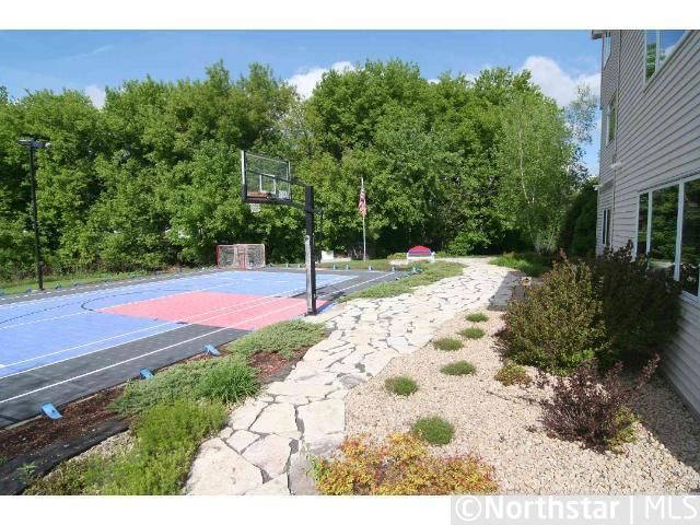 1692 Donegal Ct, Eagan, MN 55122