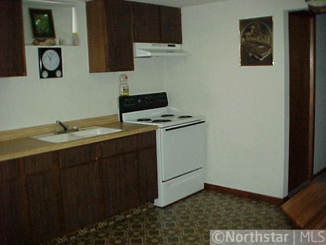 411 N 4th Ave E, Melrose, MN 56352