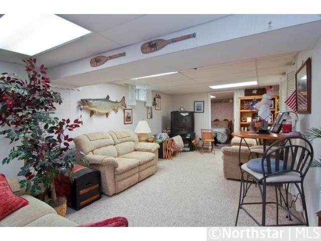 2725 Chisholm Ave, North Saint Paul, MN 55109