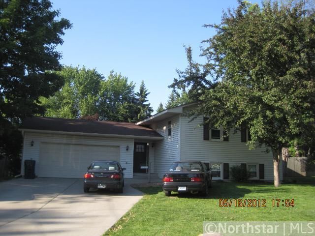 6024 Upper 46th St N, Oakdale, MN 55128
