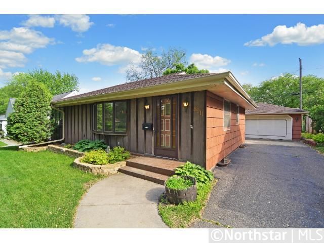 8911 Club Rd, Saint Louis Park, MN 55426