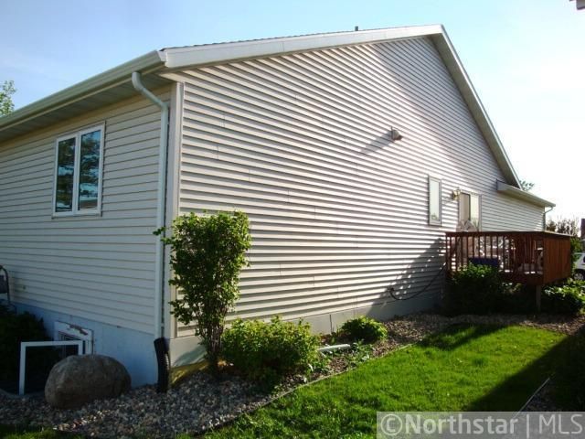 323 Sunfish Ct, Winsted, MN 55395