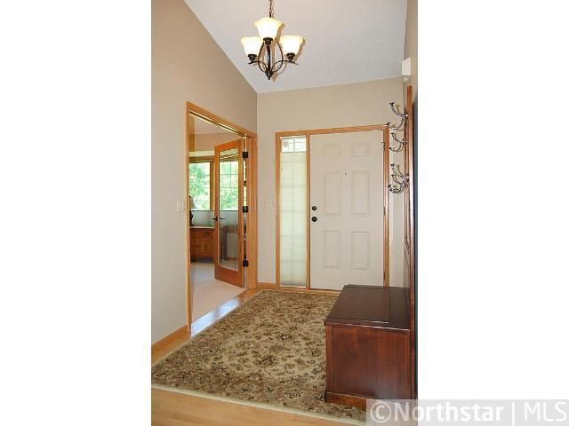 1656 Mackubin St, Saint Paul, MN 55117