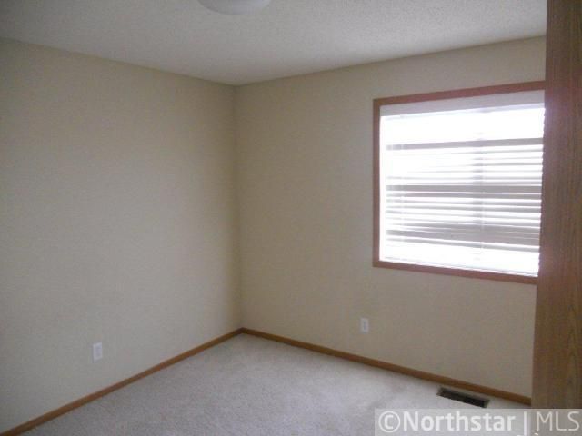 15551 Foghorn Ln, Apple Valley, MN 55124