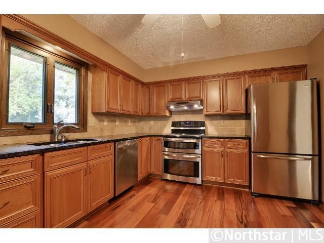 1400 Valleyview Rd, Chaska, MN 55318
