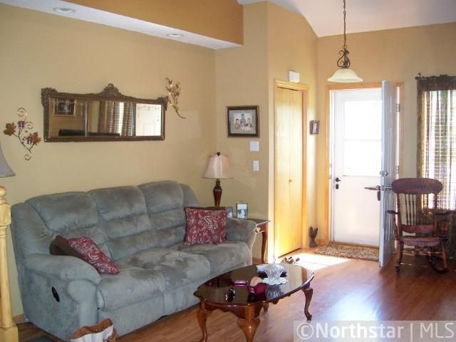 6811 Benton Cir, Inver Grove Heights, MN 55076