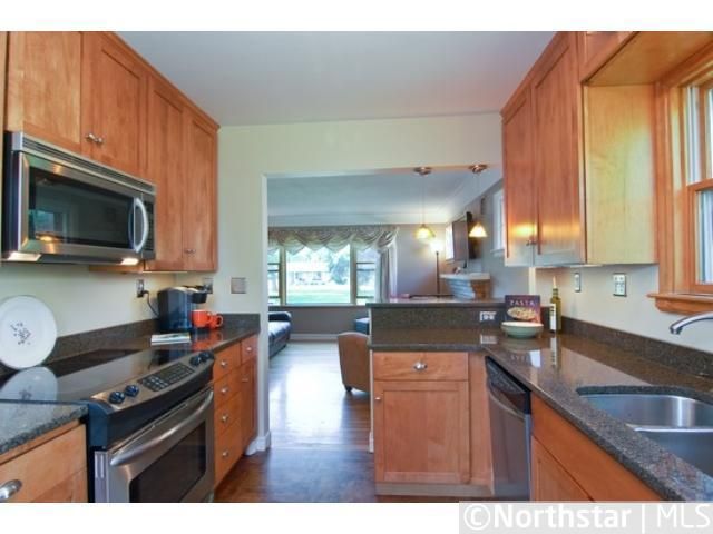 1391 Ryan Ave W, Roseville, MN 55113