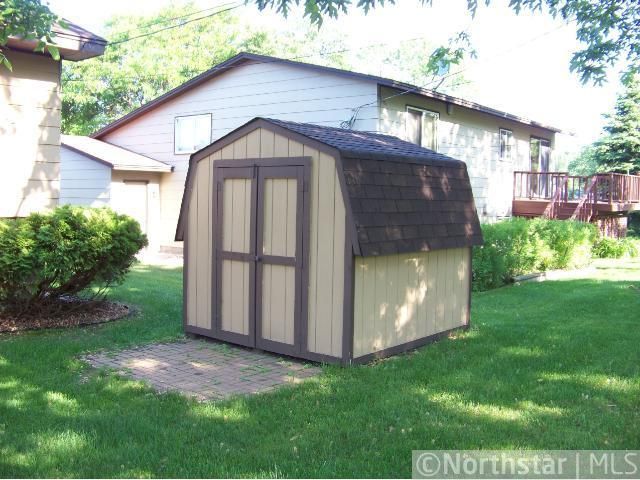 5549 6th St NE, Fridley, MN 55432