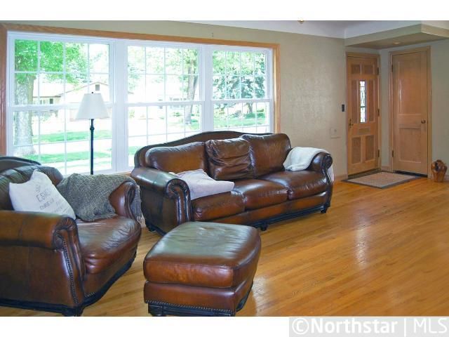 1344 Mackubin St, Saint Paul, MN 55117