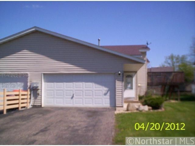 4877 Helena Rd N, Oakdale, MN 55128