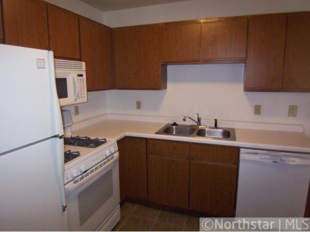 4877 Helena Rd N, Oakdale, MN 55128