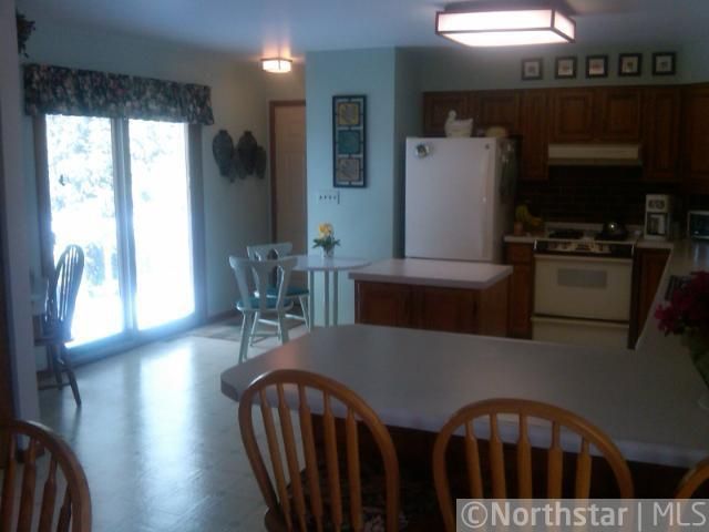 983 Oxford St N, Saint Paul, MN 55103