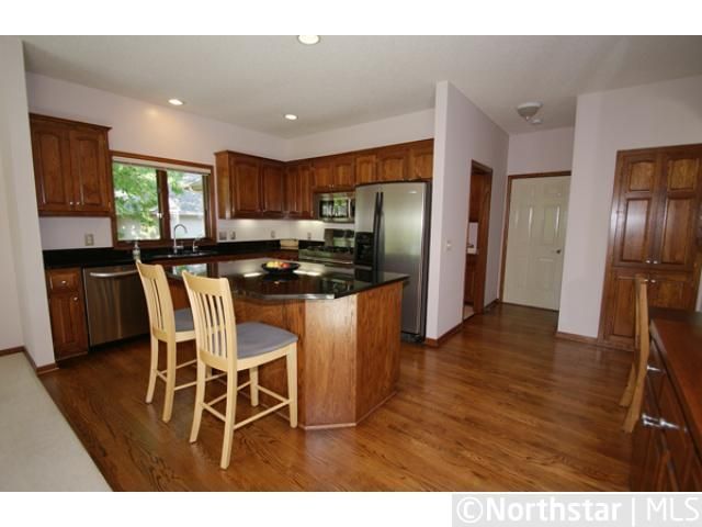 12099 Gantry Ln, Apple Valley, MN 55124