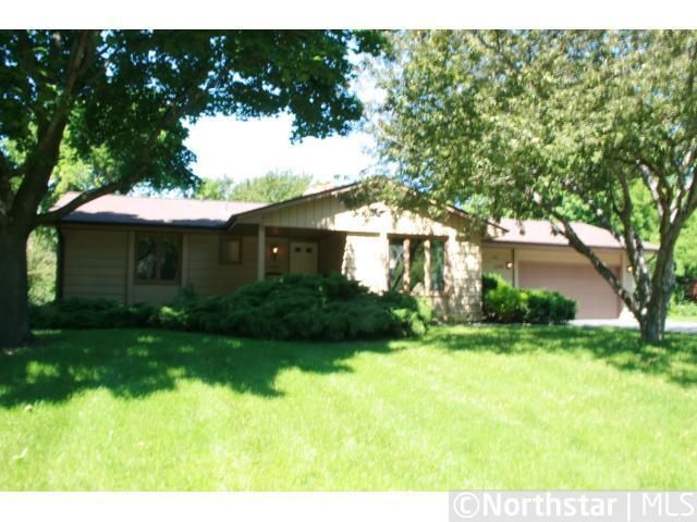 2385 Aquila Ave N, Golden Valley, MN 55427